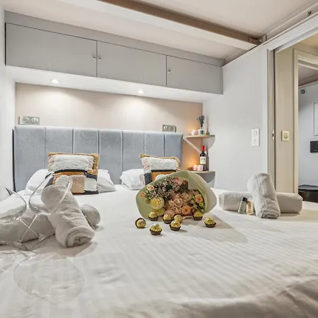 Lavie Maison - Basement Front Palais Royal