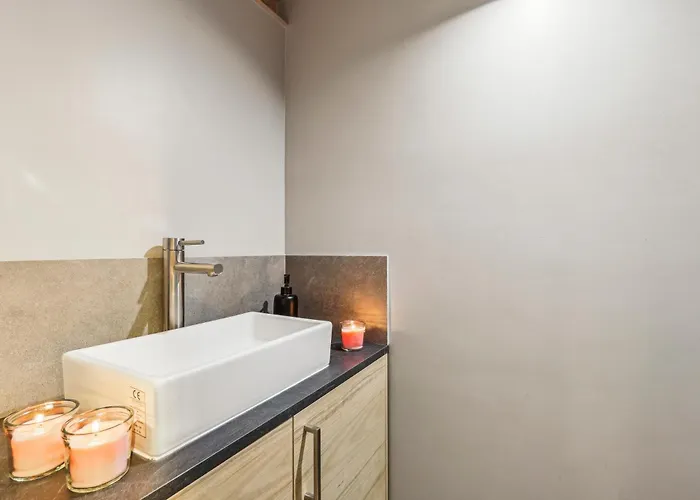 Lavie Maison - Basement Front Palais Royal