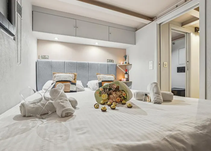 Lavie Maison - Basement Front Palais Royal